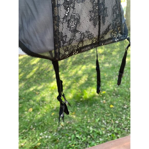 Victorias Secret Black Lace & Mesh Bustier With Attached Garters Size 36D - Picture 12 of 12